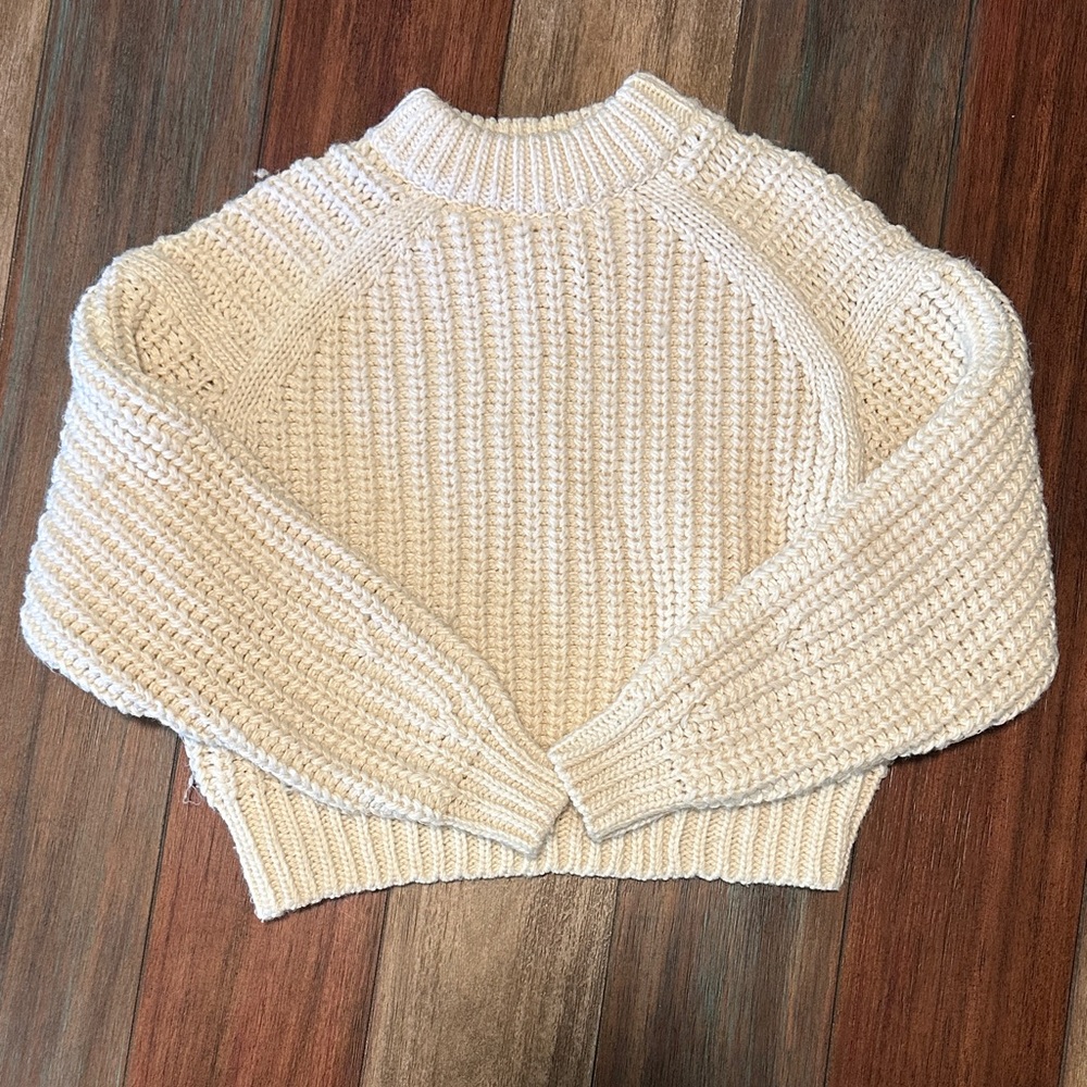 H&M Cream Chunky Knit Cropped Sweater – XS